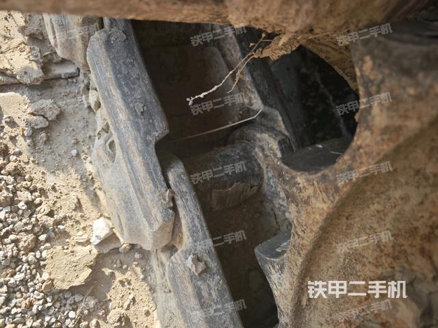 右側(cè)履帶整體(行走機(jī)構(gòu)) 右側(cè)履帶整體(行走機(jī)構(gòu))