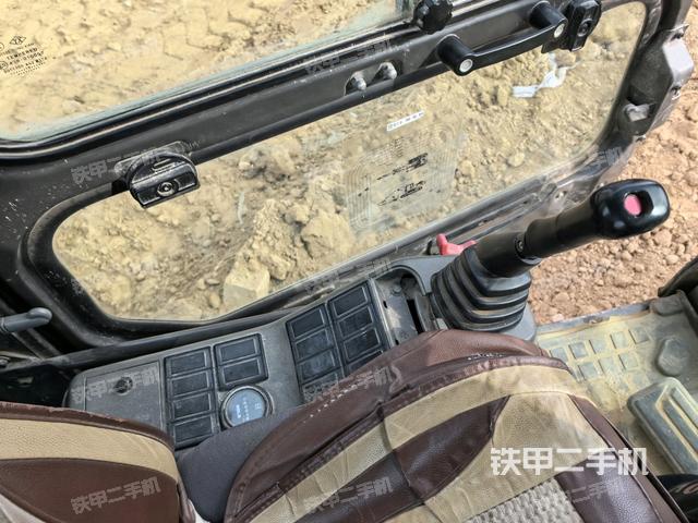 座椅左側(cè)控制臺/音響/含左手柄（駕駛室部分）