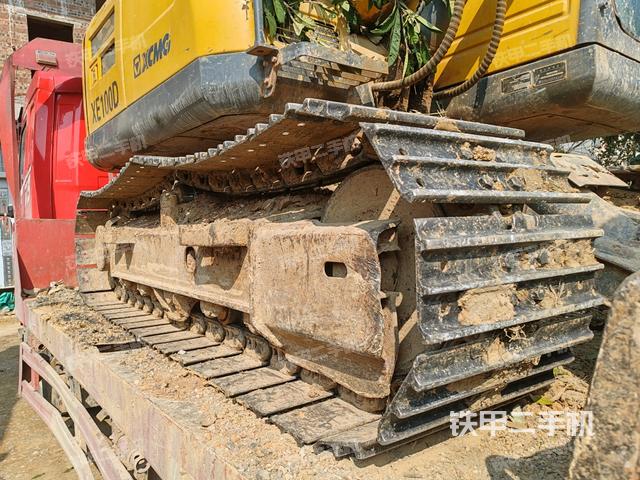 單側(cè)履帶整體(整機(jī)外觀) 單側(cè)履帶整體(整機(jī)外觀)