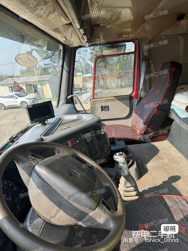 駕駛室操作臺(tái)（設(shè)備外觀及核心部件）