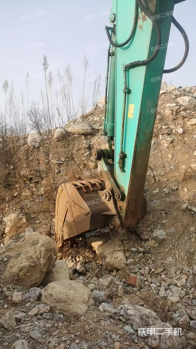 駕駛室頂部（整機外觀）