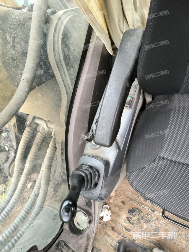 座椅右側(cè)控制臺/鑰匙門/油門/含右手柄（駕駛室部分）