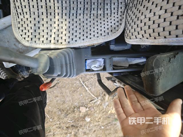 座椅左側(cè)控制臺(tái)/音響/含左手柄(駕駛室部分) 座椅左側(cè)控制臺(tái)/音響/含左手柄(駕駛室部分)