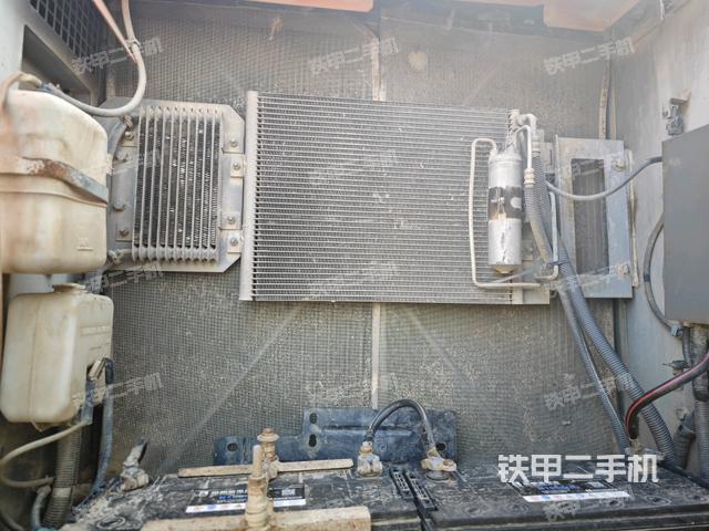 散熱器正面(大件艙室) 散熱器正面(大件艙室)