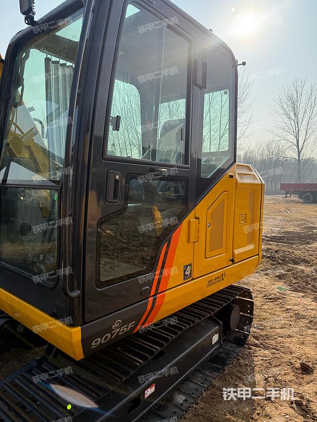 駕駛室整體（整機(jī)外觀）