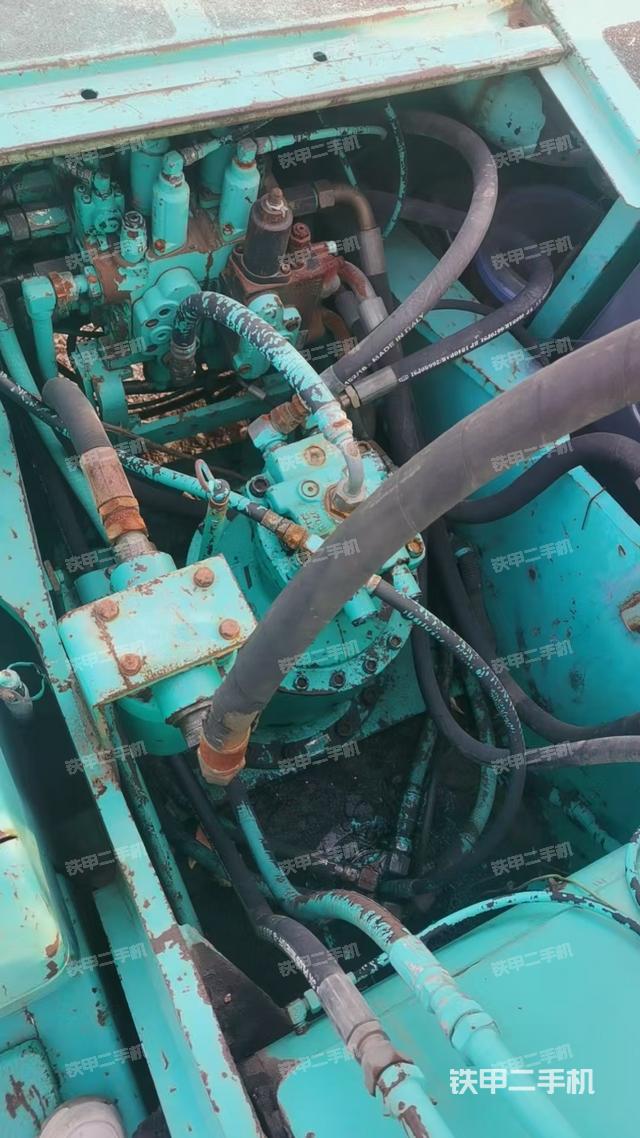 回轉(zhuǎn)馬達和主控閥（整機外觀）