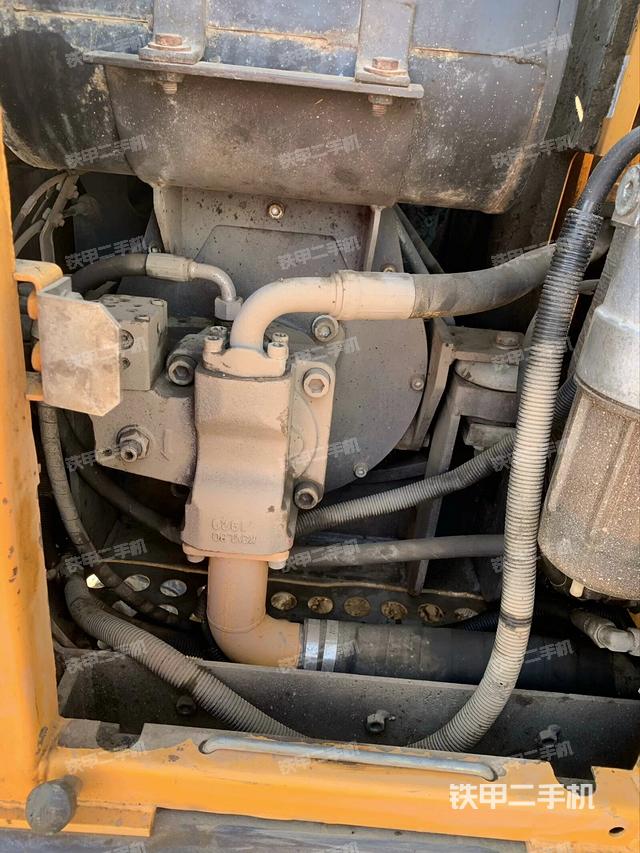 液壓泵艙室正面整體（整機(jī)外觀）