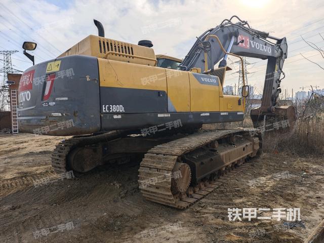 沃尔沃EC380DL挖掘机的设备实拍-第2张实拍照片