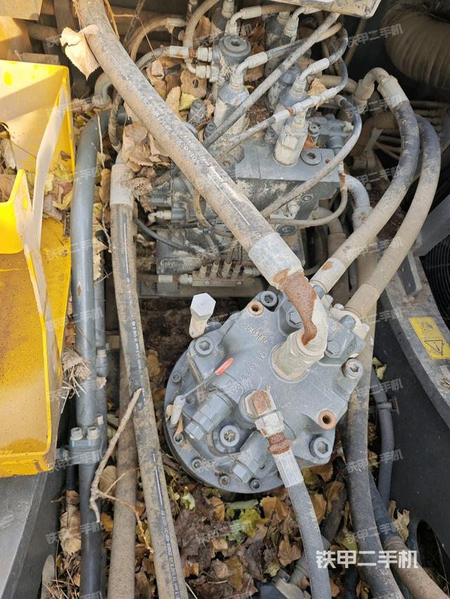 回轉(zhuǎn)馬達(dá)和主控閥（整機(jī)外觀）