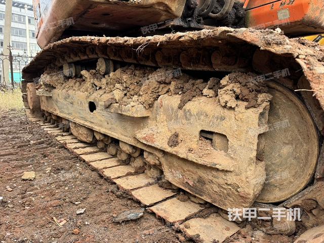 單側(cè)履帶整體（整機(jī)外觀）