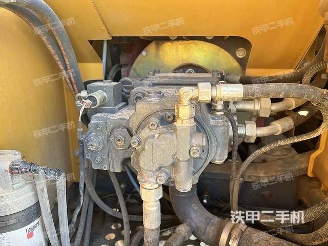 液壓泵艙室正面整體(整機(jī)外觀) 液壓泵艙室正面整體(整機(jī)外觀)