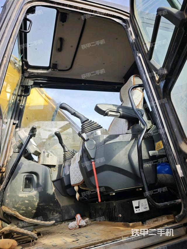 駕駛室整體(整機外觀) 駕駛室整體(整機外觀)