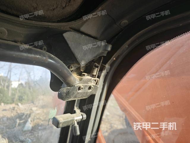 座椅右側(cè)控制臺(tái)/鑰匙門/油門/含右手柄(駕駛室部分) 座椅右側(cè)控制臺(tái)/鑰匙門/油門/含右手柄(駕駛室部分)