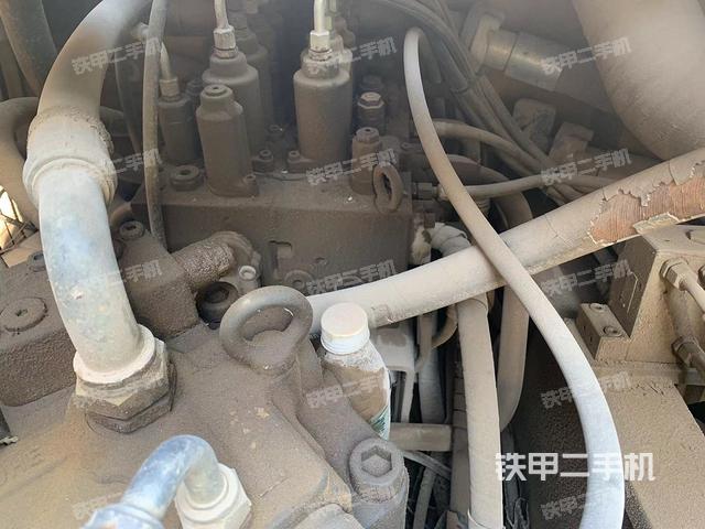 回轉(zhuǎn)馬達(dá)和主控閥(整機(jī)外觀) 回轉(zhuǎn)馬達(dá)和主控閥(整機(jī)外觀)