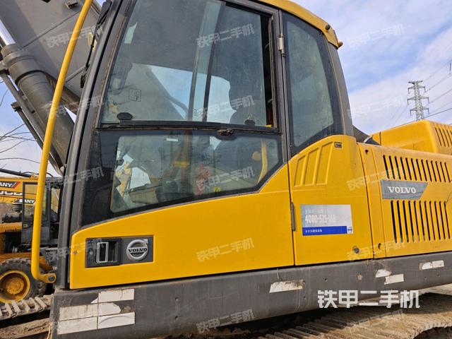沃尔沃EC380DL挖掘机的设备实拍-第8张实拍照片