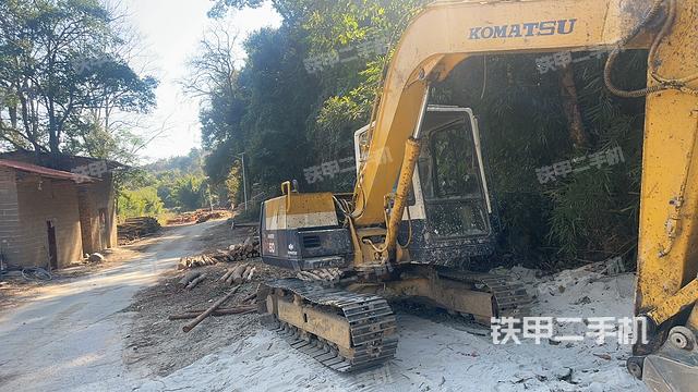 駕駛室整體(整機(jī)外觀) 駕駛室整體(整機(jī)外觀)