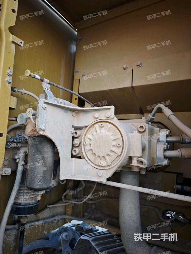 液壓泵艙室正面整體（整機(jī)外觀）