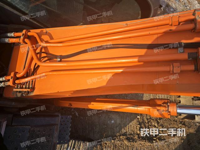 大臂根部?斜視(工作和回轉(zhuǎn)裝置) 大臂根部?斜視(工作和回轉(zhuǎn)裝置)