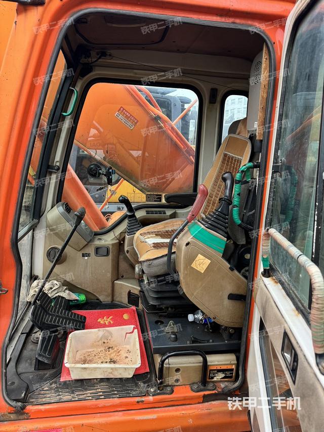 駕駛室整體（整機(jī)外觀）