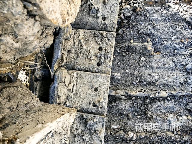 左驅(qū)動(dòng)輪（行走機(jī)構(gòu)）