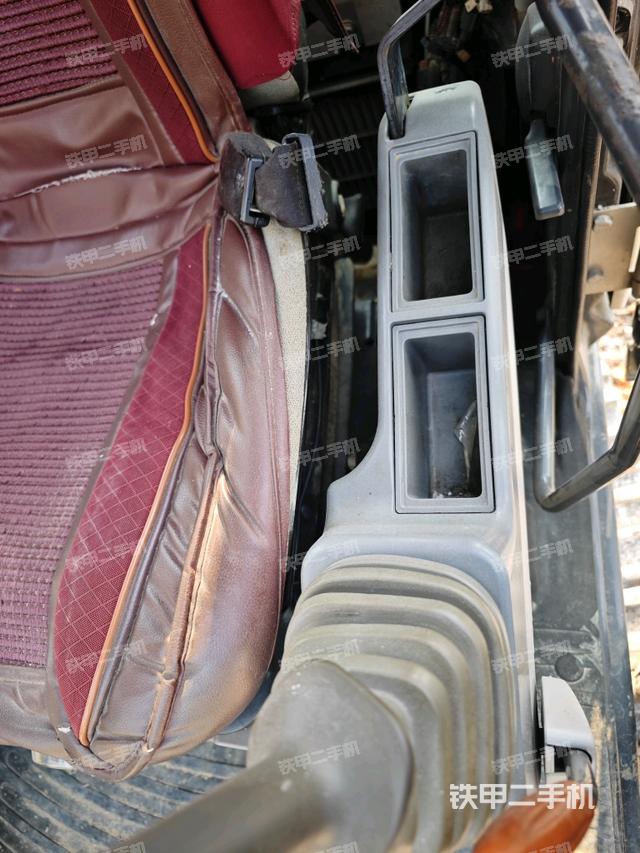 后窗玻璃角標(biāo)（駕駛室部分）