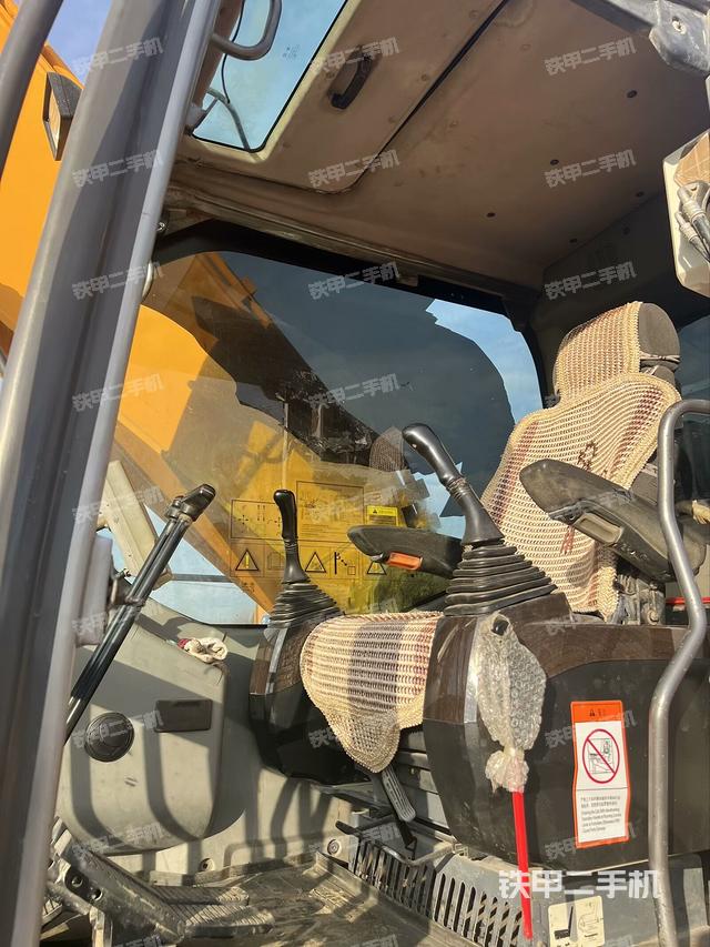 駕駛室整體（整機(jī)外觀）