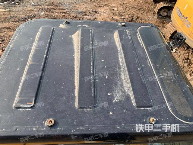 駕駛室頂部（整機外觀）