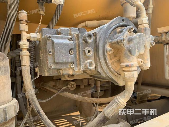 液壓泵艙室正面整體(整機(jī)外觀) 液壓泵艙室正面整體(整機(jī)外觀)