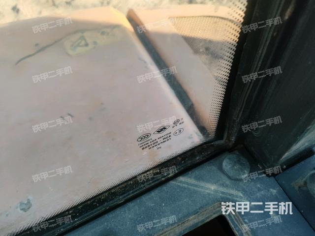 后窗玻璃角標(駕駛室部分) 后窗玻璃角標(駕駛室部分)