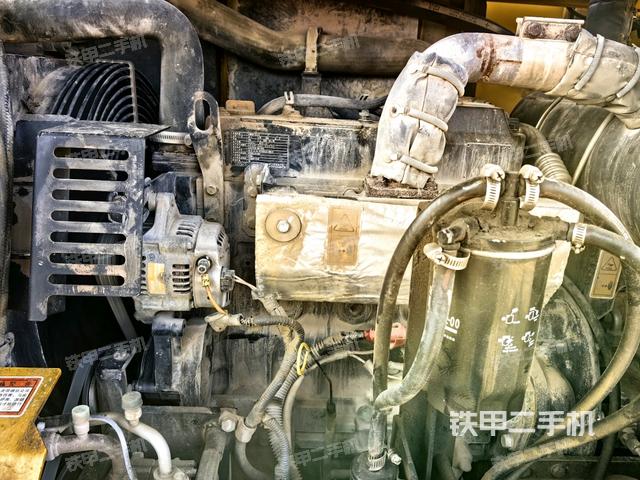 發(fā)動(dòng)機(jī)室（上車部件）