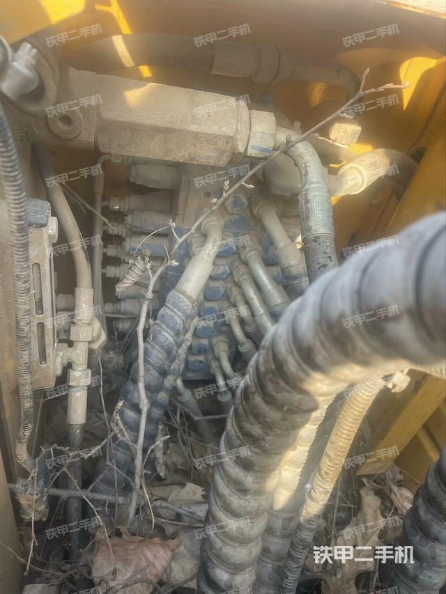 回轉(zhuǎn)馬達和主控閥（整機外觀）