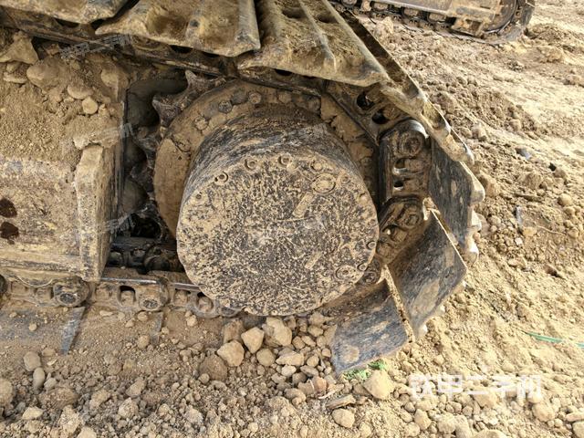 右驅(qū)動輪（行走機(jī)構(gòu)）