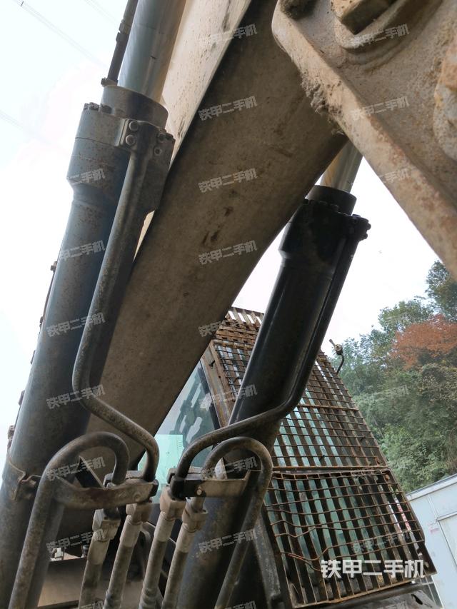 大臂油缸整體?豎拍（工作和回轉(zhuǎn)裝置）