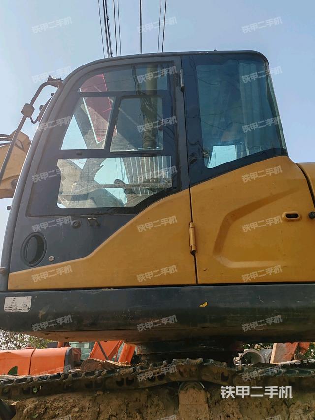 駕駛室整體(整機(jī)外觀) 駕駛室整體(整機(jī)外觀)