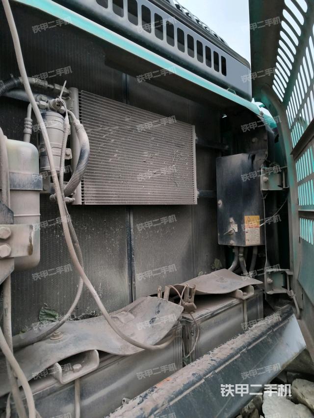 散熱器正面(大件艙室) 散熱器正面(大件艙室)