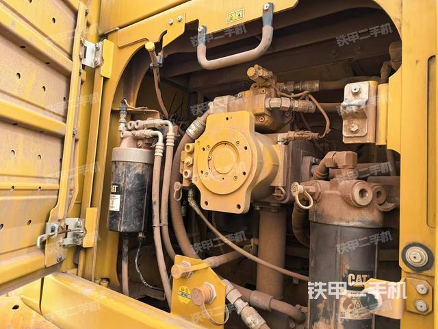 液壓泵艙室正面整體（整機(jī)外觀）