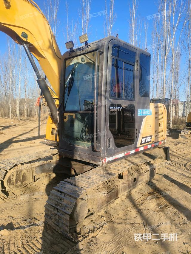 駕駛室整體(整機(jī)外觀) 駕駛室整體(整機(jī)外觀)