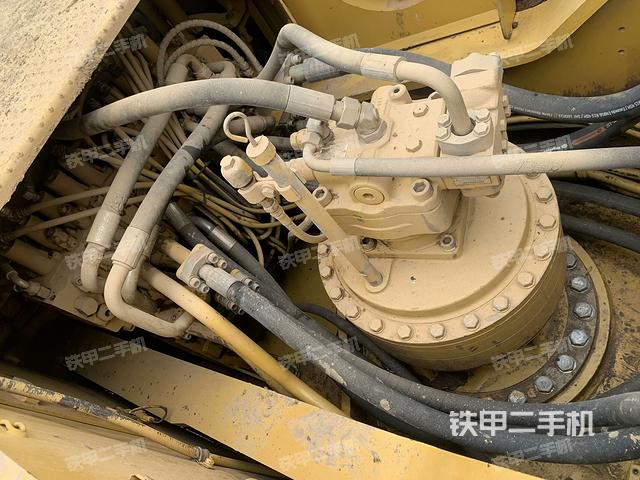 回轉(zhuǎn)馬達(dá)和主控閥（整機(jī)外觀）