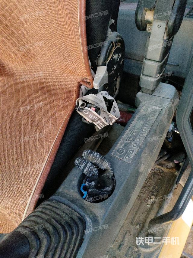 座椅左側(cè)控制臺/音響/含左手柄（駕駛室部分）