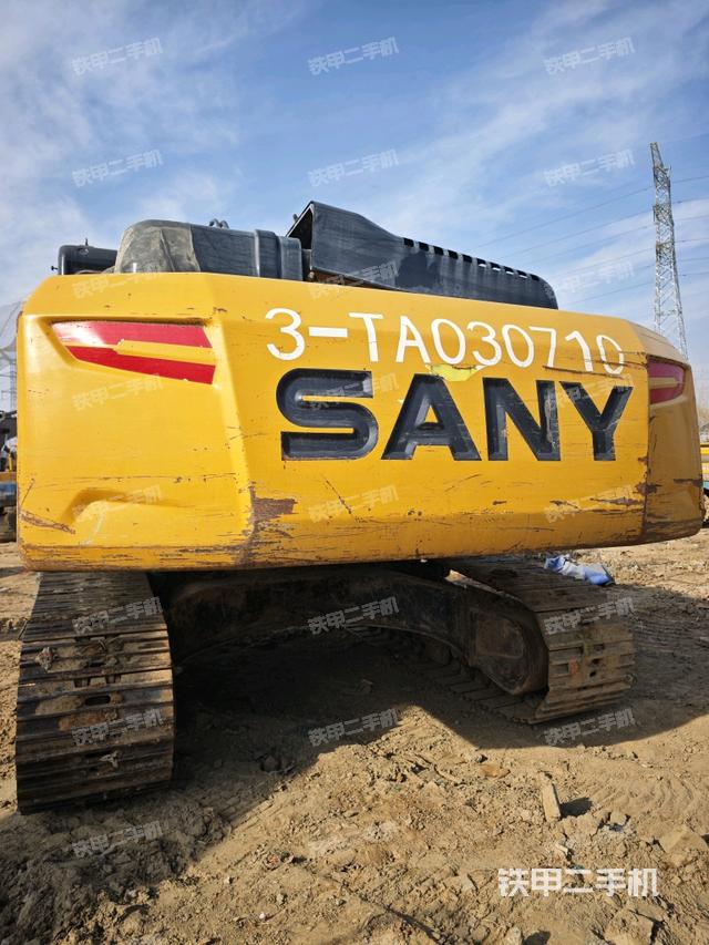 駕駛室頂部(整機外觀) 駕駛室頂部(整機外觀)