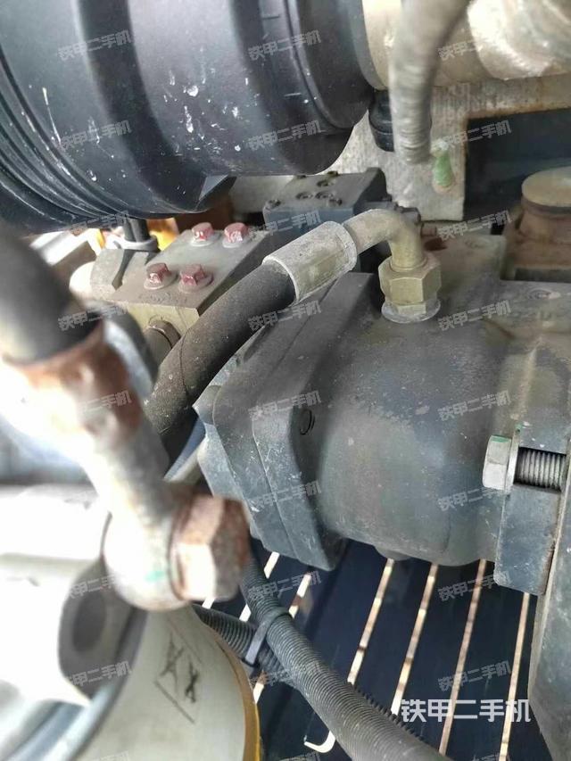 液壓泵艙室正面整體（整機(jī)外觀）