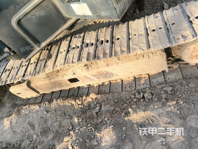 單側(cè)履帶整體(整機(jī)外觀) 單側(cè)履帶整體(整機(jī)外觀)