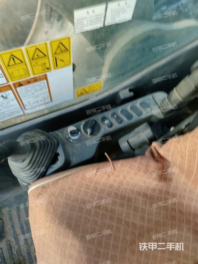 座椅右側(cè)控制臺/鑰匙門/油門/含右手柄（駕駛室部分）