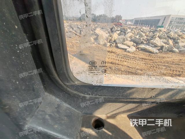 玻璃角標(biāo)（推土機駕駛室）