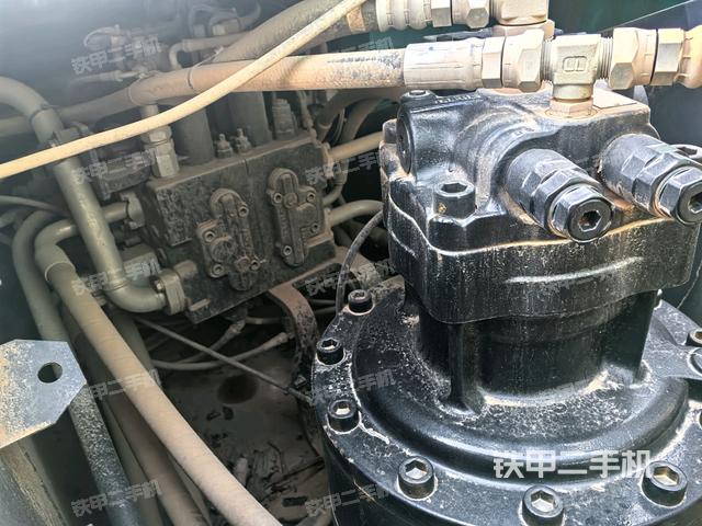 回轉(zhuǎn)馬達(dá)和主控閥（整機(jī)外觀）