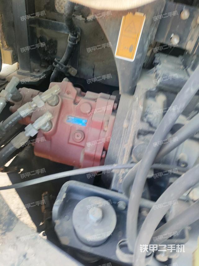 液壓泵艙室正面整體(整機(jī)外觀) 液壓泵艙室正面整體(整機(jī)外觀)