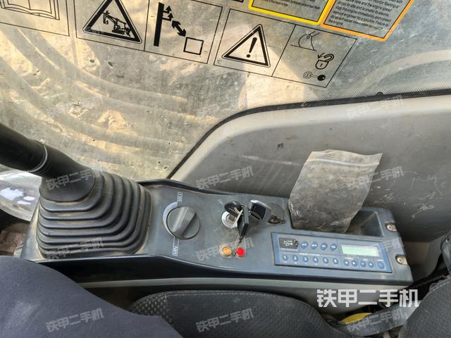 座椅右側(cè)控制臺/鑰匙門/油門/含右手柄（駕駛室部分）