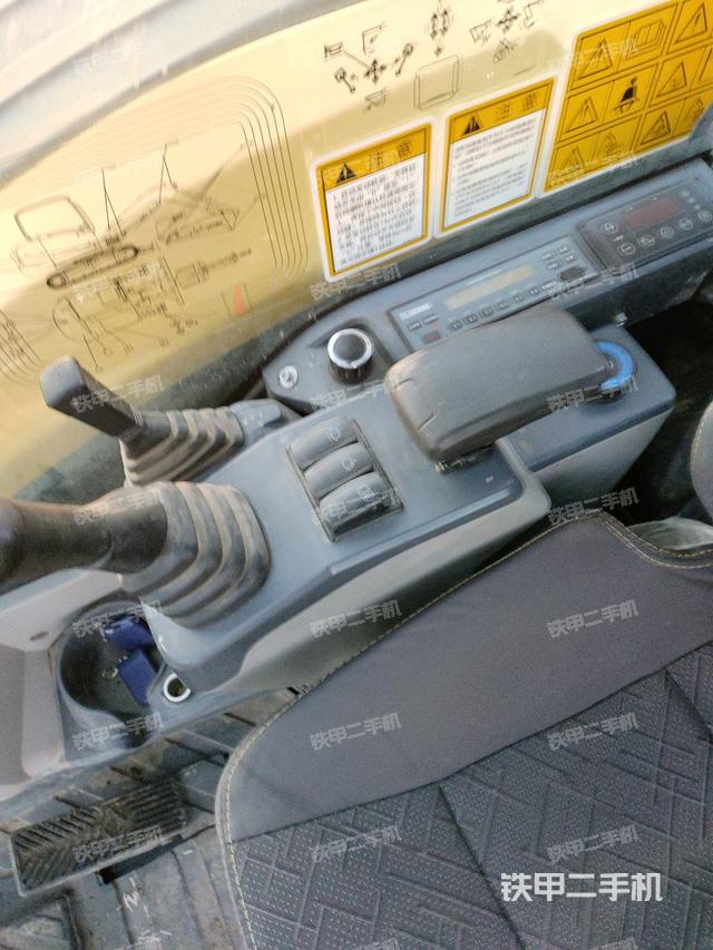 座椅右側(cè)控制臺(tái)/鑰匙門/油門/含右手柄（駕駛室部分）