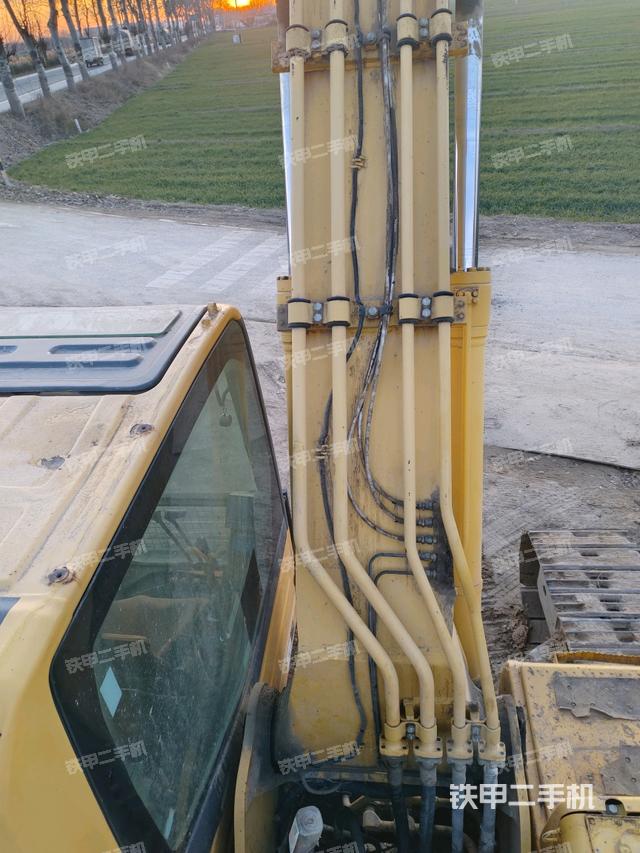 大臂背部俯視（工作和回轉(zhuǎn)裝置）