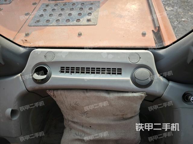 座椅右側(cè)控制臺(tái)/鑰匙門(mén)/油門(mén)/含右手柄（駕駛室部分）